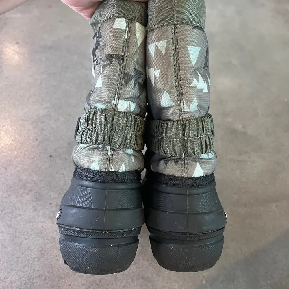 Sorel Slurry Green triangle Snow boots boys Toddler size 11 outdoor shoes